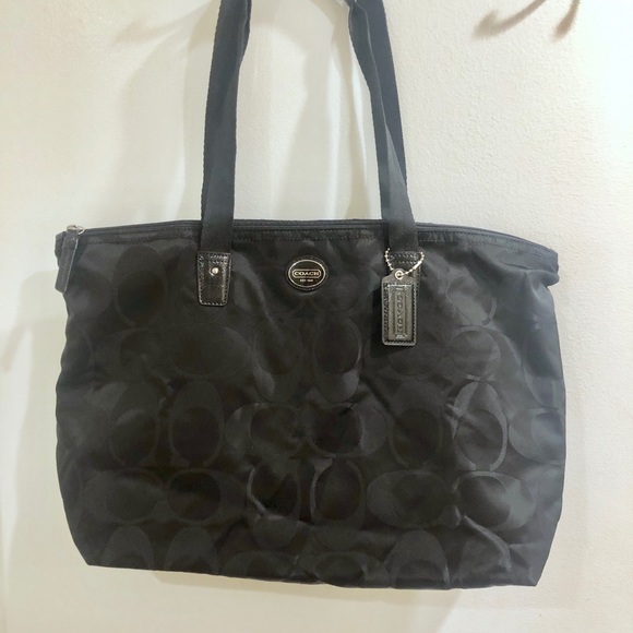 Perfect condition Coach tote- with zipper - Picture 5 of 5